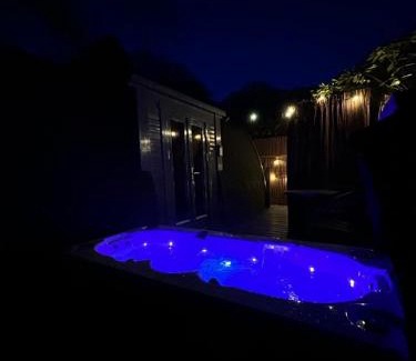 Taicynhaeaf Apartment | River Side Cabin with Hot tub Snowdonia