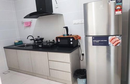 Kuching Condo | River view comfy homestay! Family-sized condo with Pool and Jacuzzi