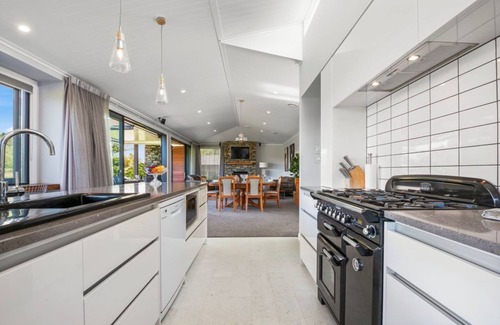 Rangatira Park House | River View Retreat Taupo