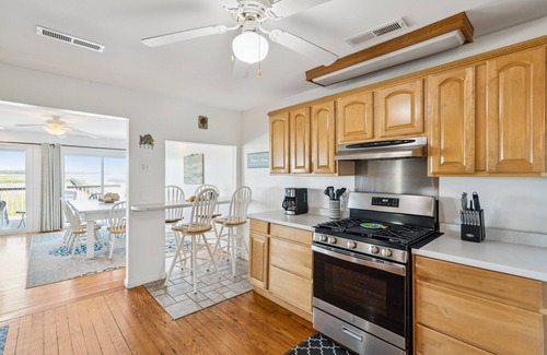 Folly Beach House | River Views, Endless Sunsets, 15th Block - Deep Water Dock perfect for Crabbing, Fishing!