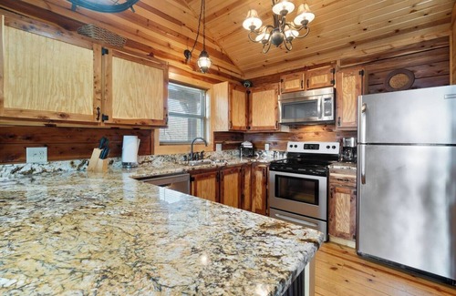 Eureka Springs House | River Views, Sleeps 2, Hot Tub