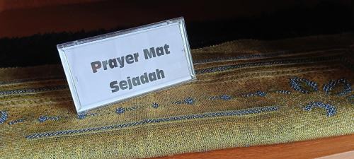 Kampung Surabaya Apartment | Riverbank Suites - River View Level 11, Sleeps 7