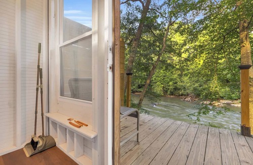 Greenville Cabin | Riverfront Camping Pod, W/Bath House, Close to DT