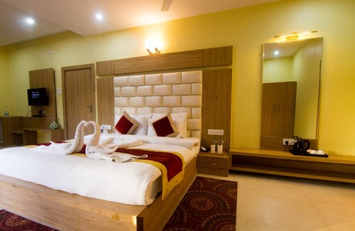 Chitrakoot Hotel | Riverfront Resort