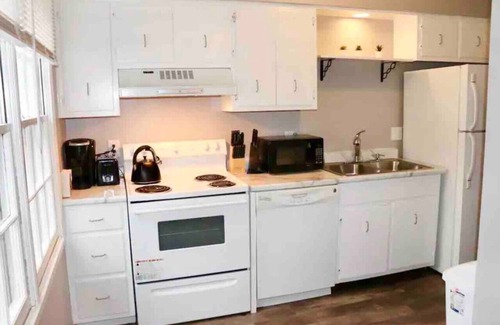 Yorkville Apartment | Riverfront Townhome in Downtown Yorkville
