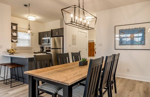 The Blue Mountains House | Rivergrass Oasis: Steps to Blue Mountain Village!