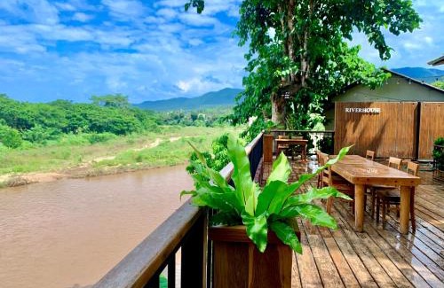 Mae Sariang Resort | Riverhouse-The Teak House
