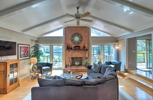 Reedville House | Rivers Edge Retreat with Kayaks and River Access!