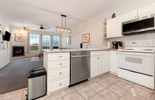 East Kootenay Apartment | Riverside Twin `A` | Balcony | King Bed | Spacious