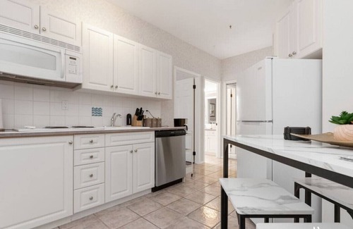 East Kootenay Apartment | Riverside Twin `B` | Cozy | Views | King Bed