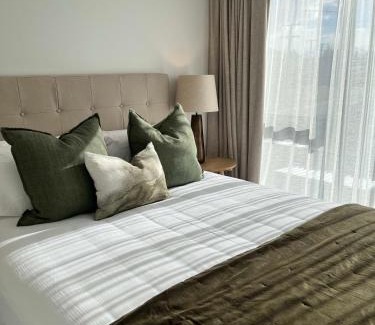 Albert Town Apartment | Riverside Escape