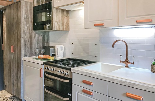 Bethesda Ski Chalet | Riverside Family Pod HT