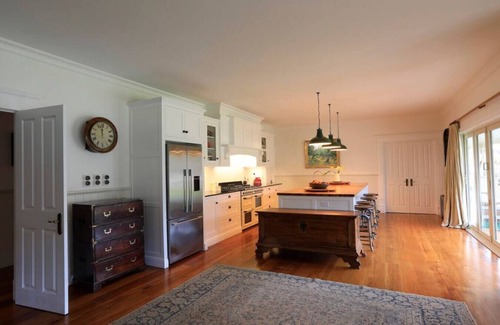 Albert Town Villa | Riverside | Hot Tub | Outdoor Fire | Veggie Garden