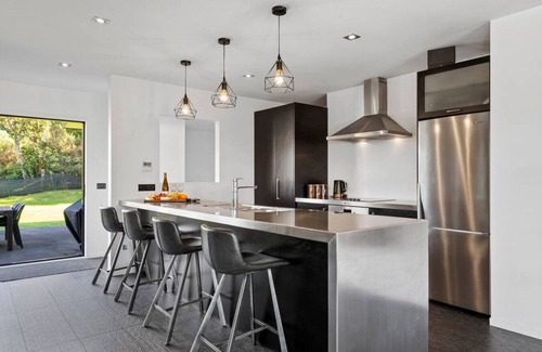 Rangatira Park House | Riverside in gated community & WI-FI