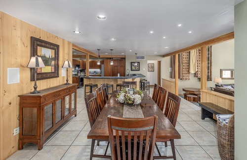 Leavenworth House | Riverside Lodge-Town, River, Hot Tub, WIFI, Dogs OK
