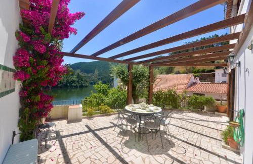 Nossa Senhora do Pranto House | Riverside - Lovely river-view 3 bedroom house