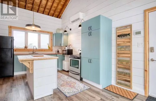 Queens County Cottage | Riverside Retreat in Butternut Valley