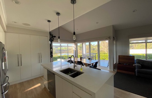 Riverhead House | Riverview Getaway