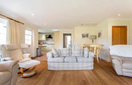 Perth House | Riverview Retreat