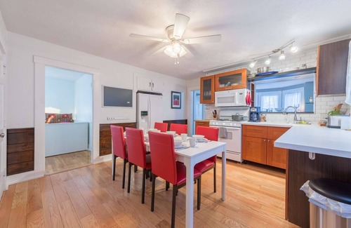 Beverly House | RiverView: Summer at Its Best: Walk to 4EverFab Concert & Explore Downtown Beverly