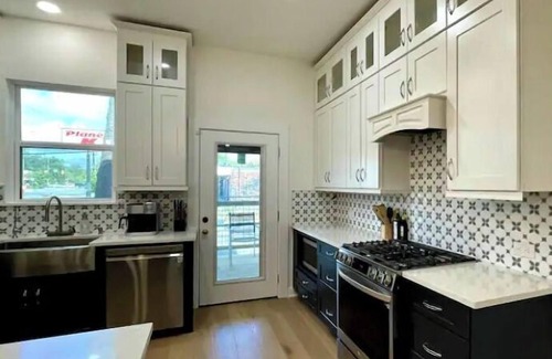 Mahncke Park House | Riverwalk Pearl Zoo Museums Pool 5 BR 4 1/2 Baths, -Ask for extra days!-