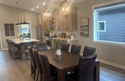 Duluth House | RiverWest Sunrise View - Brand new river view - Dog friendly- Sauna