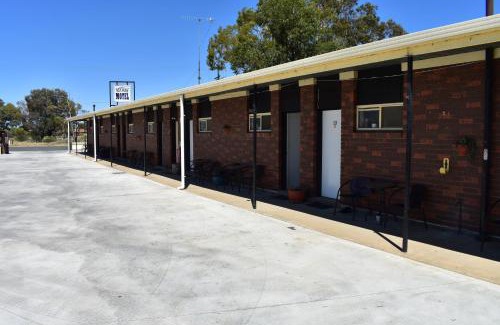 Deniliquin Hotel | Riviana Motel
