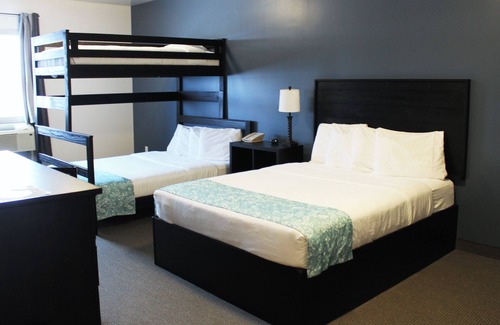 Steinbach Hotel | Roadhouse 52 Inn & Suites