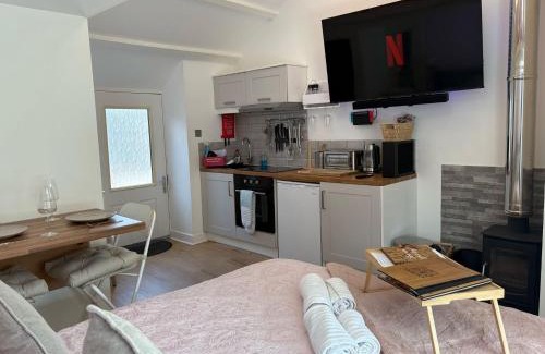 Brynsiencyn House | Robyns Retreat - Cosy Hideaway Perfect To Explore