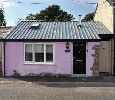 Brynsiencyn House | Robyns Retreat - Cosy Hideaway Perfect To Explore