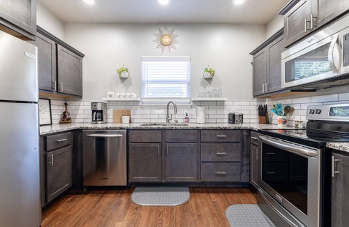 Chickasha House | Rock & Roll Chickasha | Fiber | TV | W/D | Parking
