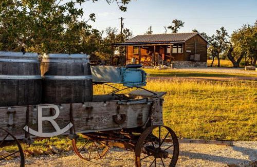 Fredericksburg House | Rockin' R - Rustic Star Cabin