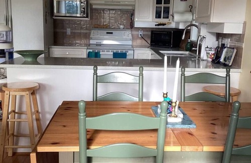 North Cowichan House | Rockwood Terrace: 55 + Ideal for Extended Stays