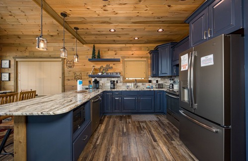 Gatlinburg - Pigeon Forge Cabin | Rocky Top Lagoon