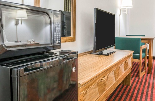 Coopersville Hotel | Rodeway Inn