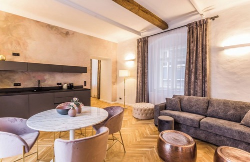 Graz City Centre Apartment | Roksoxhome Designer Boutique Apartment