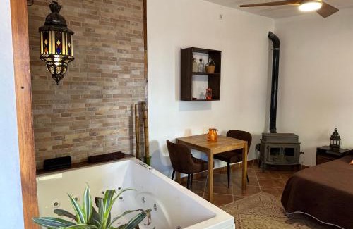 Felix Apartment | Romántico estudio rodeado de naturaleza con jacuzzi gigante