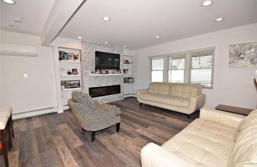 Levittown House | Romance Vacation Sweet Home