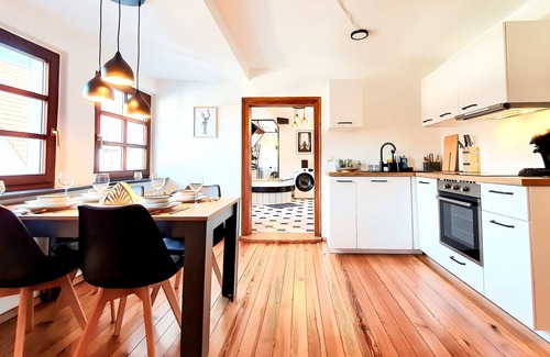 Annweiler am Trifels Apartment | Romantic-apartment mit Dachterrasse & Lounge, Waldblick, 80m²