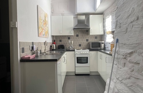 Caerdeon Cottage | Romantic Cottage in Snowdonia National Park. Stay in the Woodland's Heart!