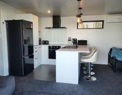 Waerenga House | Romantic Countryside Lakeview, 1 hour ex Auckland