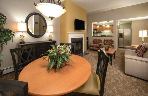 Brownsville Condo | Romantic Getaway or Family winter adventures in 2BD Loft w/resort activities