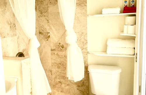 Orlando Apartment | Romantic Getaway Studio- UCF area