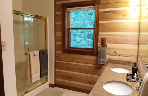 Stockwell Cabin | Romantic log cabin getaway--45 min NW of Indianapolis