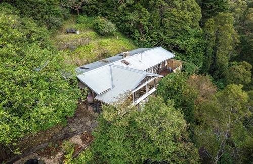 Kalorama Cabin | Romantic Retreat in the Dandenong Mountains with amazing city views