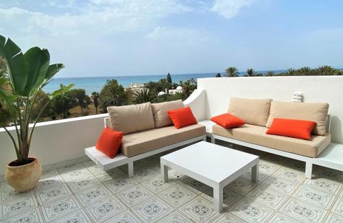 Eastern Hammamet Apartment | Roof Top Pied dans l'Eau Panoramic View, 80 meters from Seaside