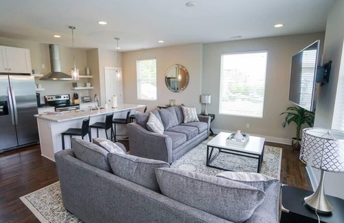 Hillsboro Village House | Rooftop+Downtown views+Pet Friendly