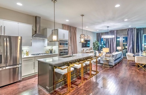 Edgehill House | Rooftop Pool Table Gulch! City Views! 15 beds!
