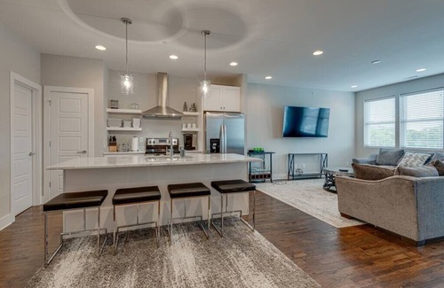 Edgehill House | Rooftop+Walk to 12South+DownTown Views