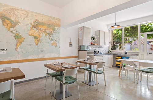 Riola Sardo Apartment | Room '40°Parallelo - Standard 3' with Shared Garden, Wi-Fi and Air Conditioning